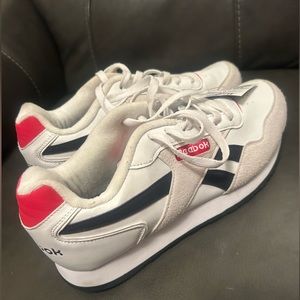 New**Men’s Reebok size 9 1/2 red white and blue tennis shoes.